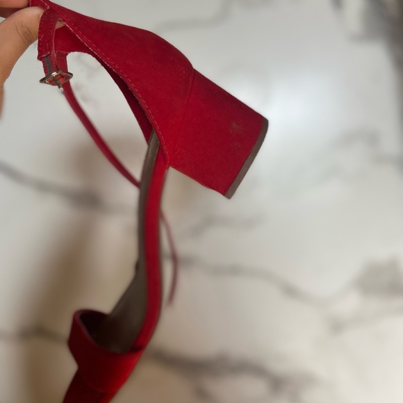 RED LOW HEELS SIZE 7 1/2 - Picture 2 of 4